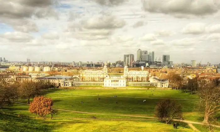 Hot air balloon ride over a city park in London, offering unforgettable experiences with stunning skyline views.